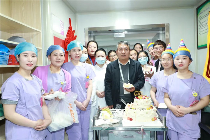 鮮花蛋糕扮靚西藏阜康醫院助產士節